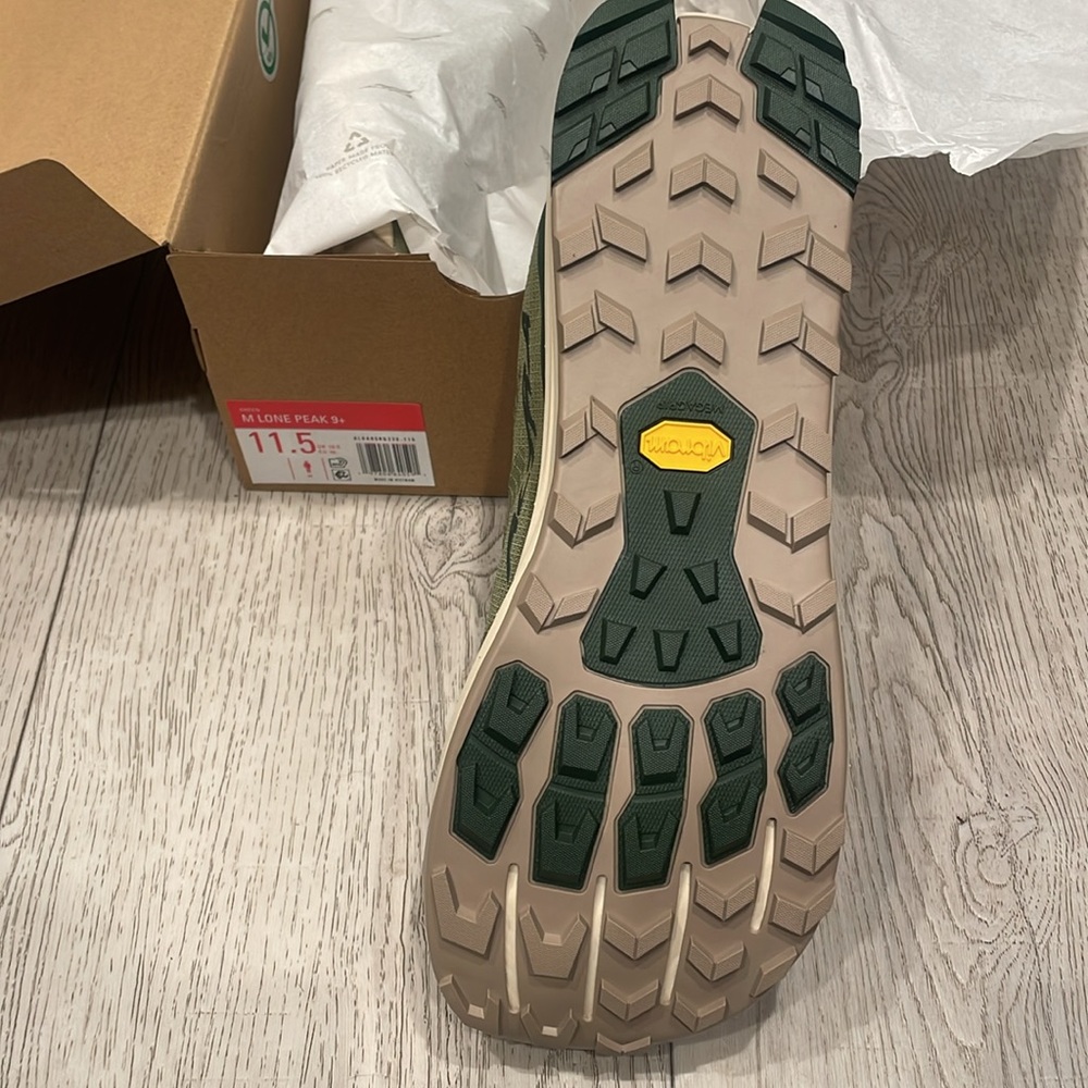 Brand new Altra Lone Peak 9+ - Picture 3 of 5